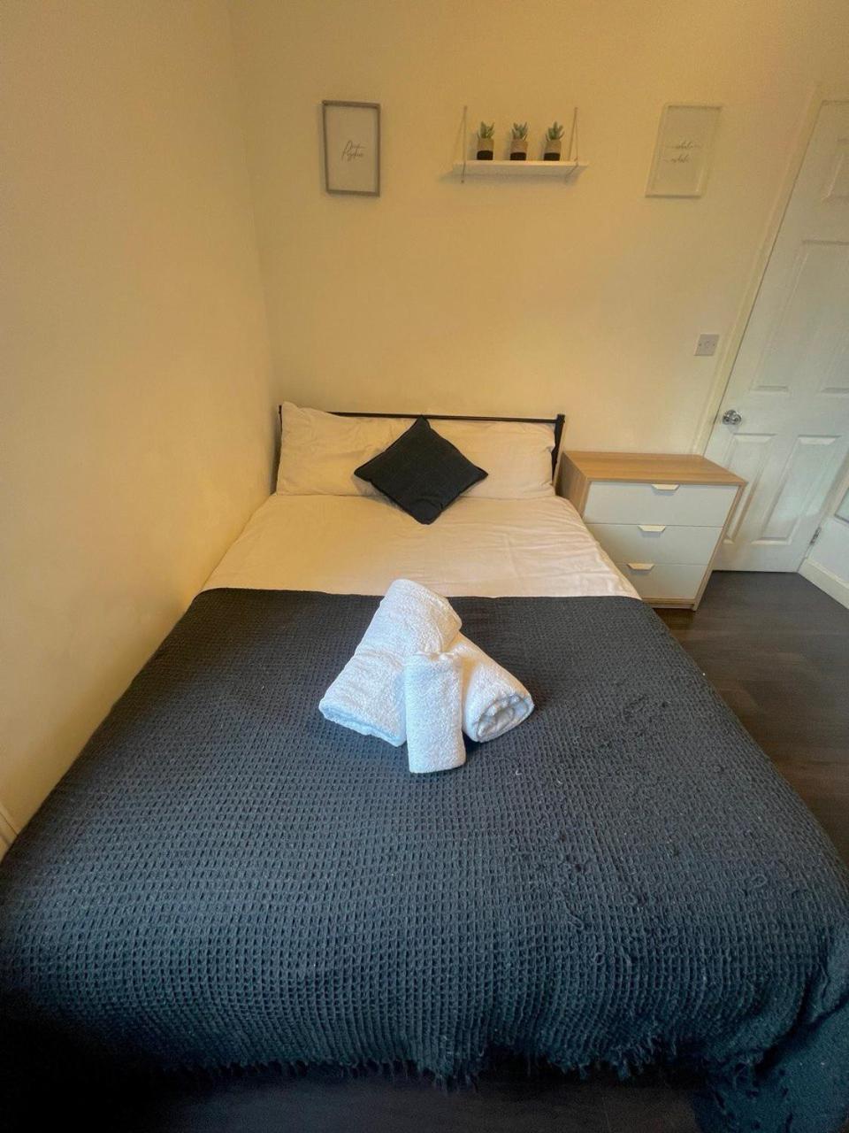 Deluxe Ensuite Double Room With Ensuite Coventry Exterior photo