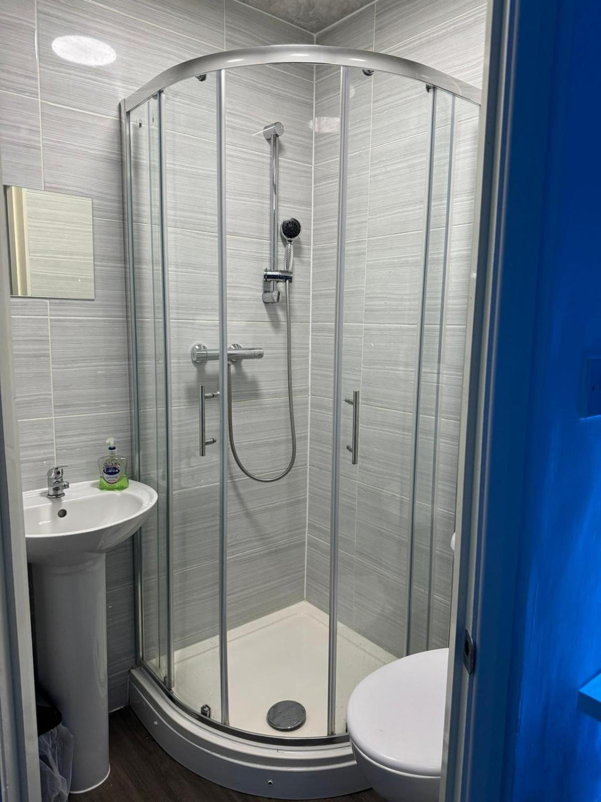 Deluxe Ensuite Double Room With Ensuite Coventry Exterior photo