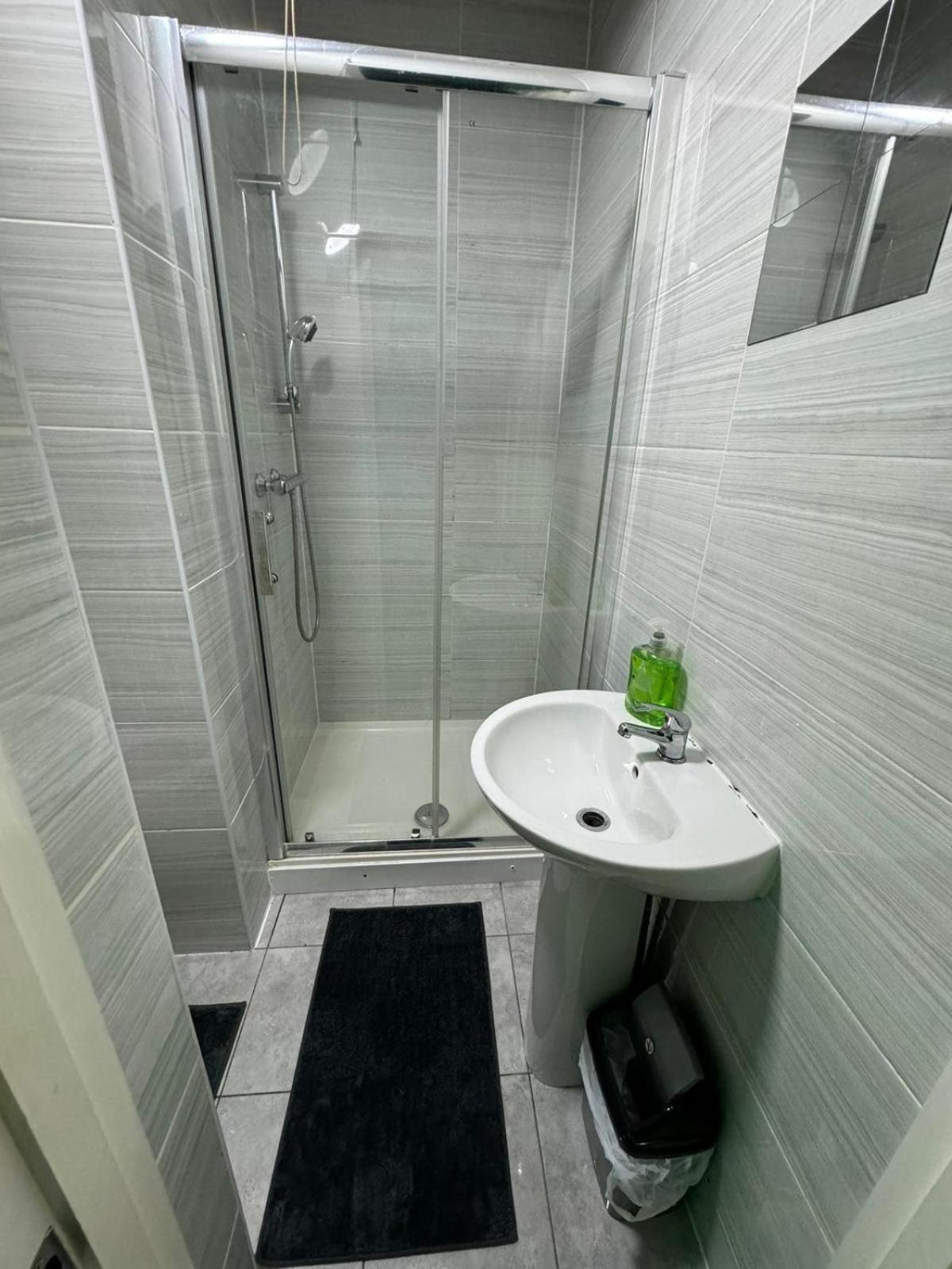 Deluxe Ensuite Double Room With Ensuite Coventry Exterior photo